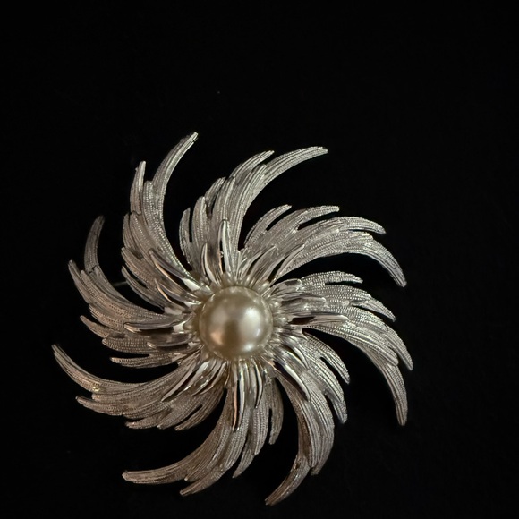 Vintage Sarah Coventry Silver and Gold Swirl Brooch - Picture 9 of 11